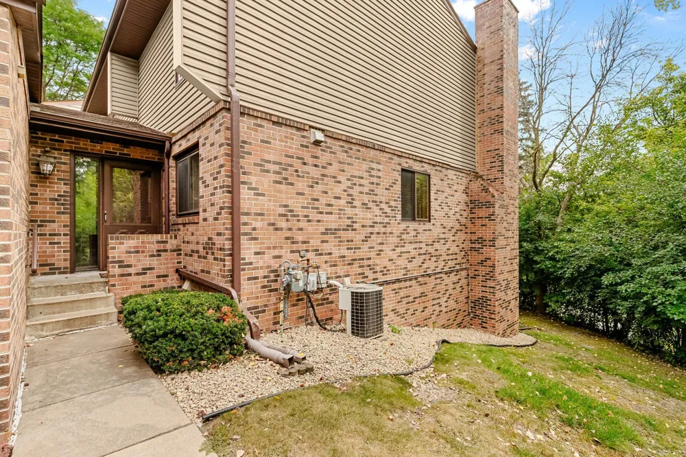 2420 Mendelssohn Lane #5 Golden Valley, MN 55427
