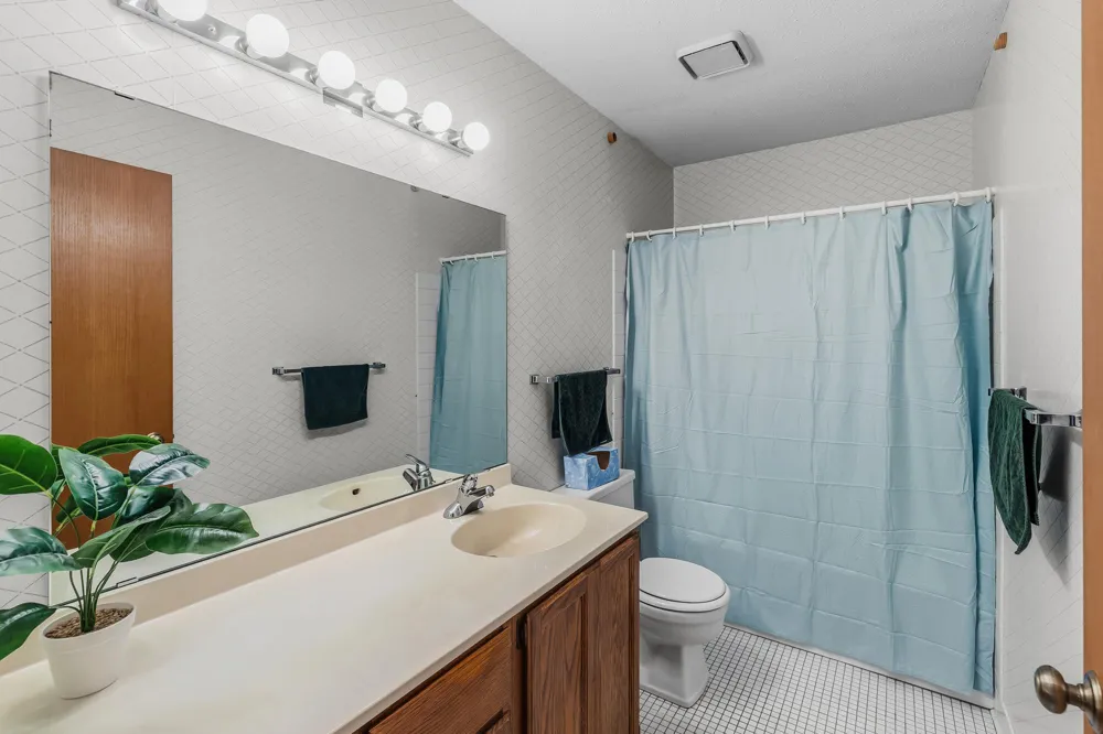 2420 Mendelssohn Lane #5 Golden Valley, MN 55427