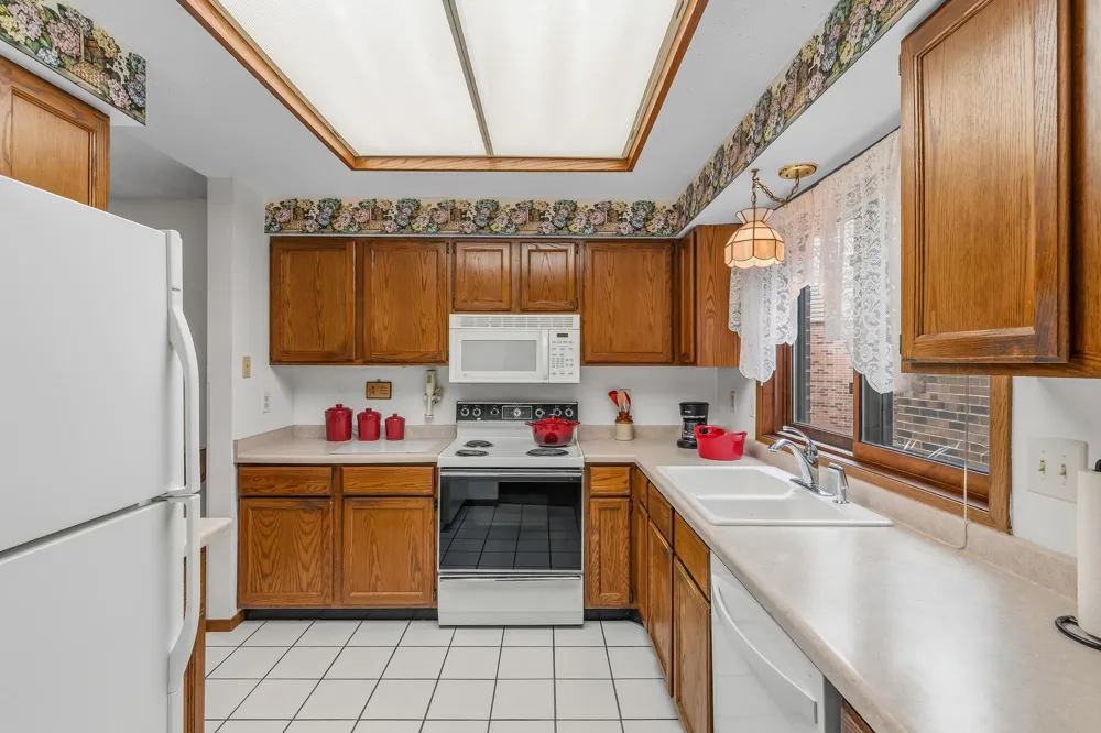2420 Mendelssohn Lane #5 Golden Valley, MN 55427