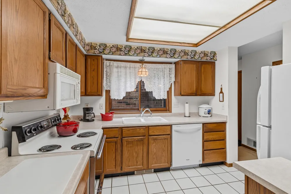 2420 Mendelssohn Lane #5 Golden Valley, MN 55427