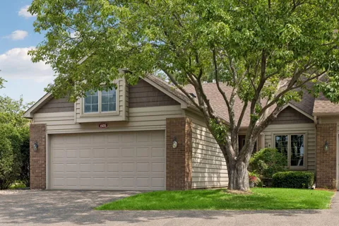 608 Sullivan Drive NE