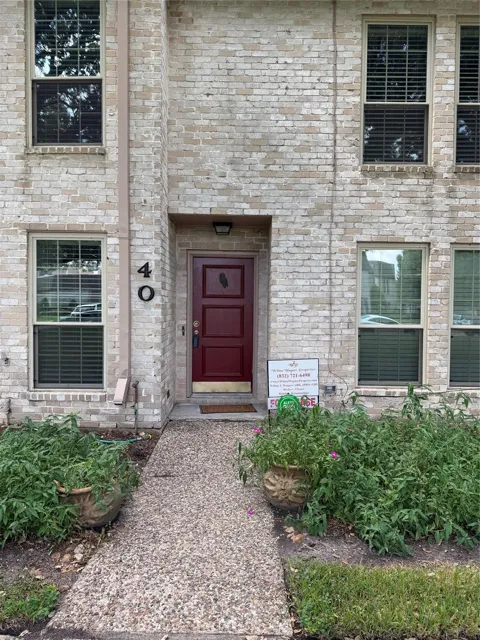 40 River Creek Way