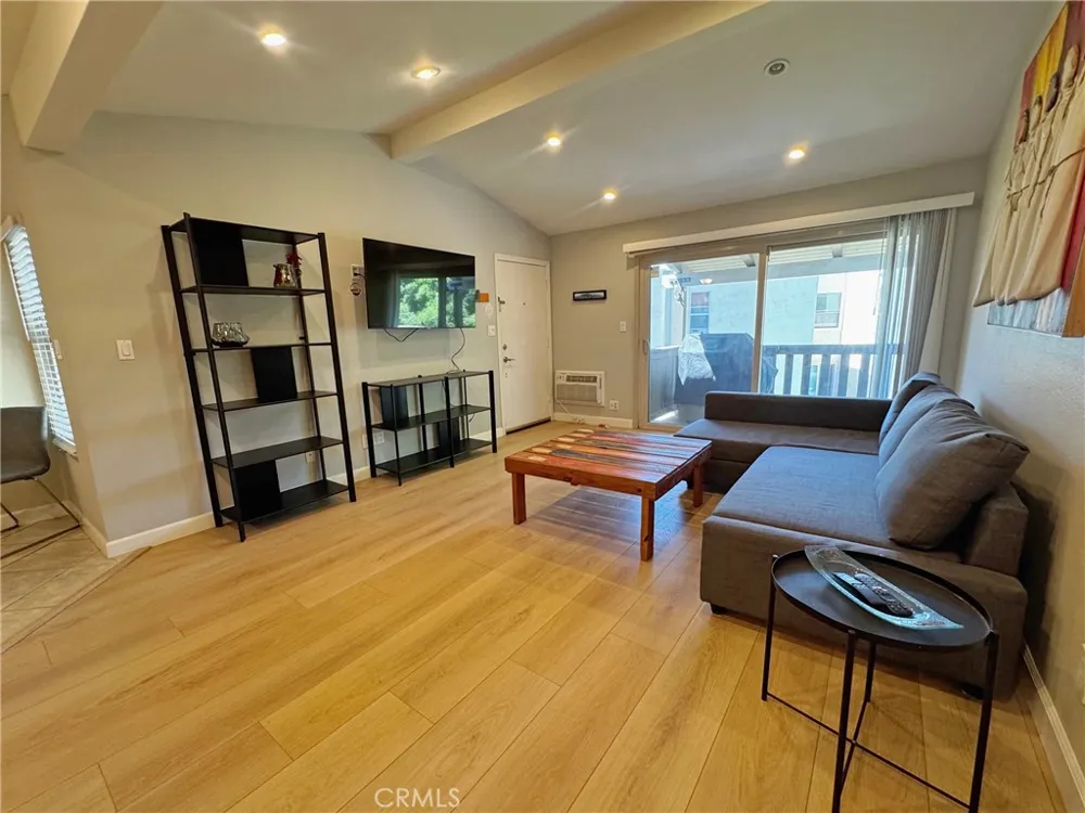 1345 Cabrillo Park #E10 Santa Ana, CA 92701