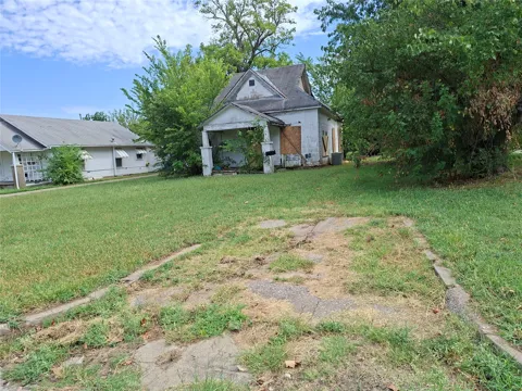 1109 E Broadway