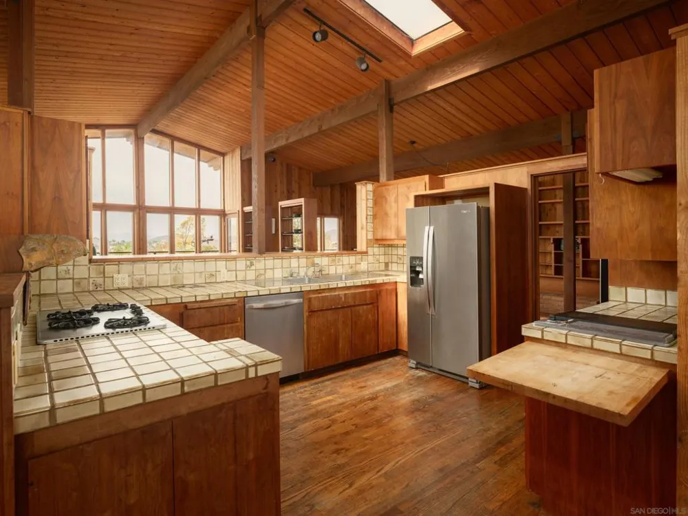 16208 Orchard Bend Poway, CA 92064