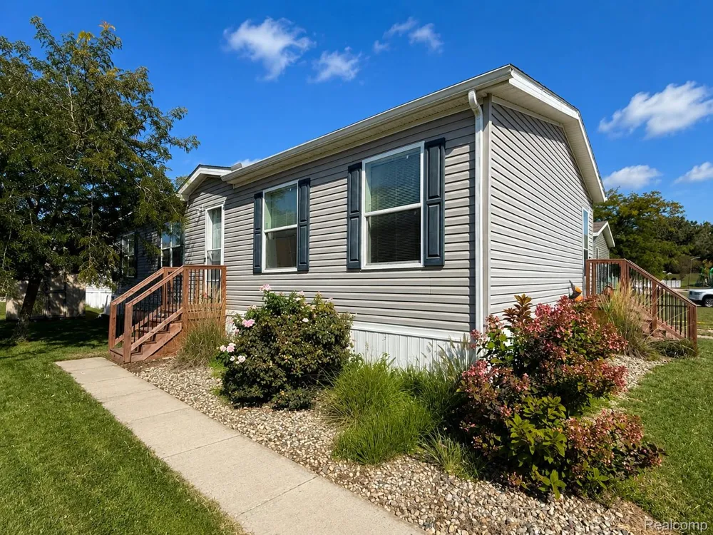 170 Newbury Adrian City, MI 49221
