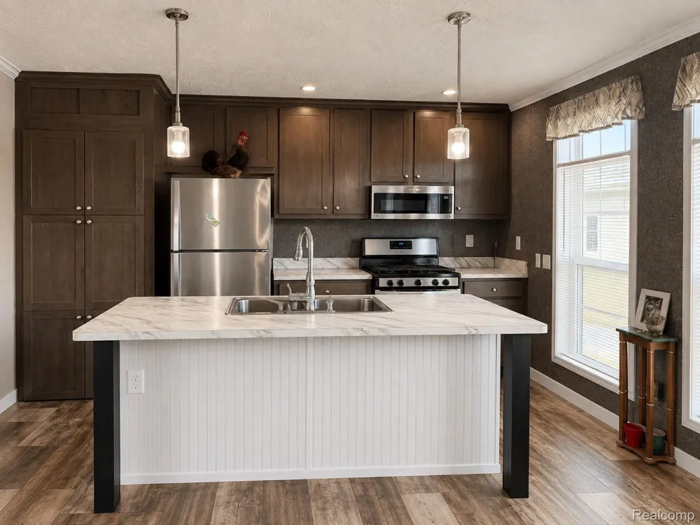 170 Newbury Adrian City, MI 49221