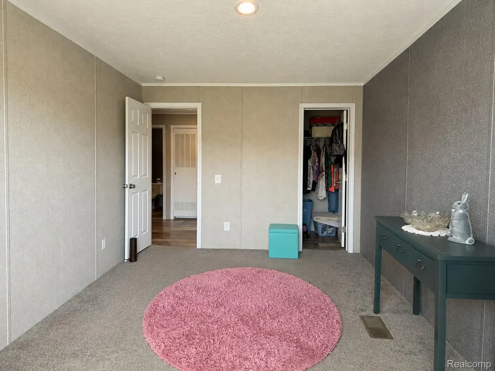 170 Newbury Adrian City, MI 49221