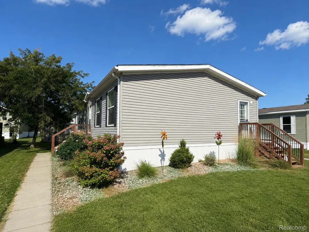 170 Newbury Adrian City, MI 49221