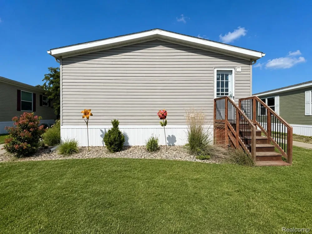 170 Newbury Adrian City, MI 49221
