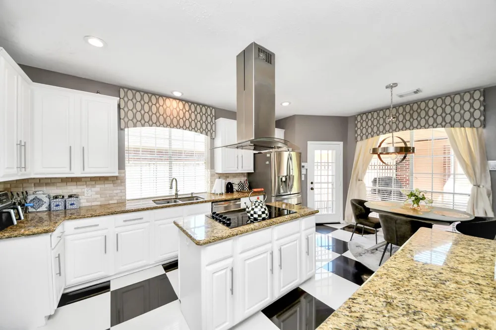 1123 Glendale Drive Sugar Land, TX 77479