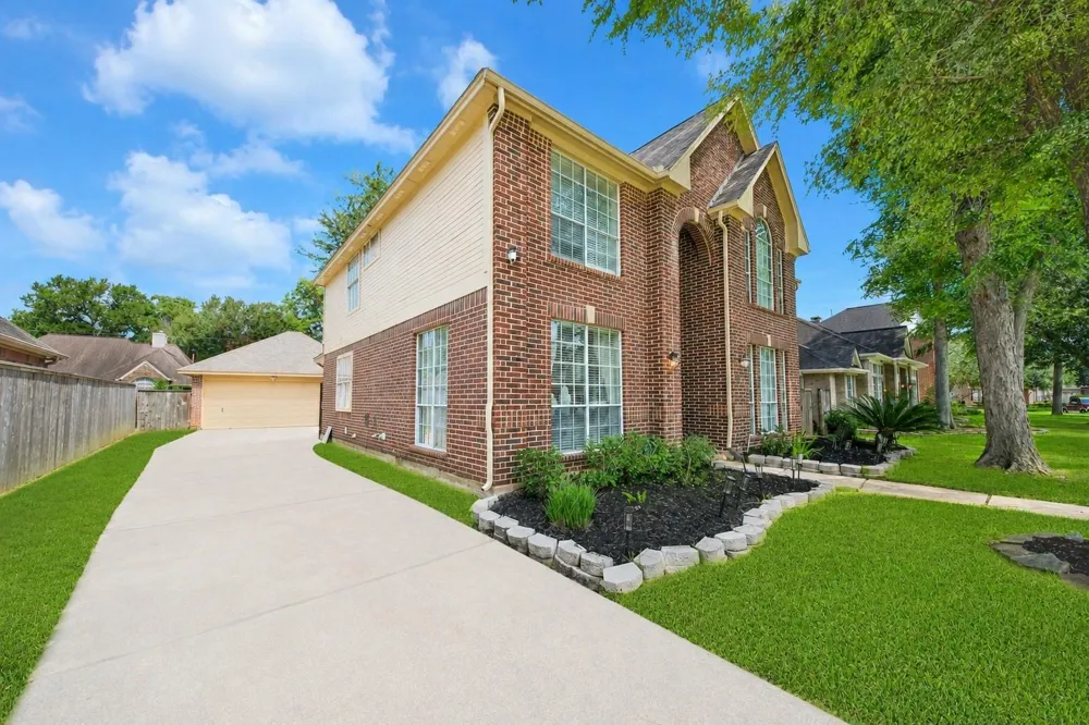 1123 Glendale Drive Sugar Land, TX 77479
