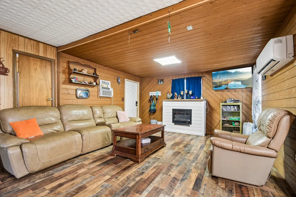 126 Market Street Bastrop, TX 78602