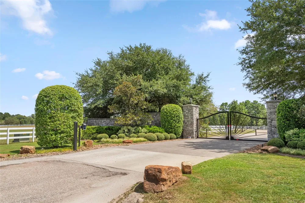 1936 Spring Branch Road Montgomery, TX 77316