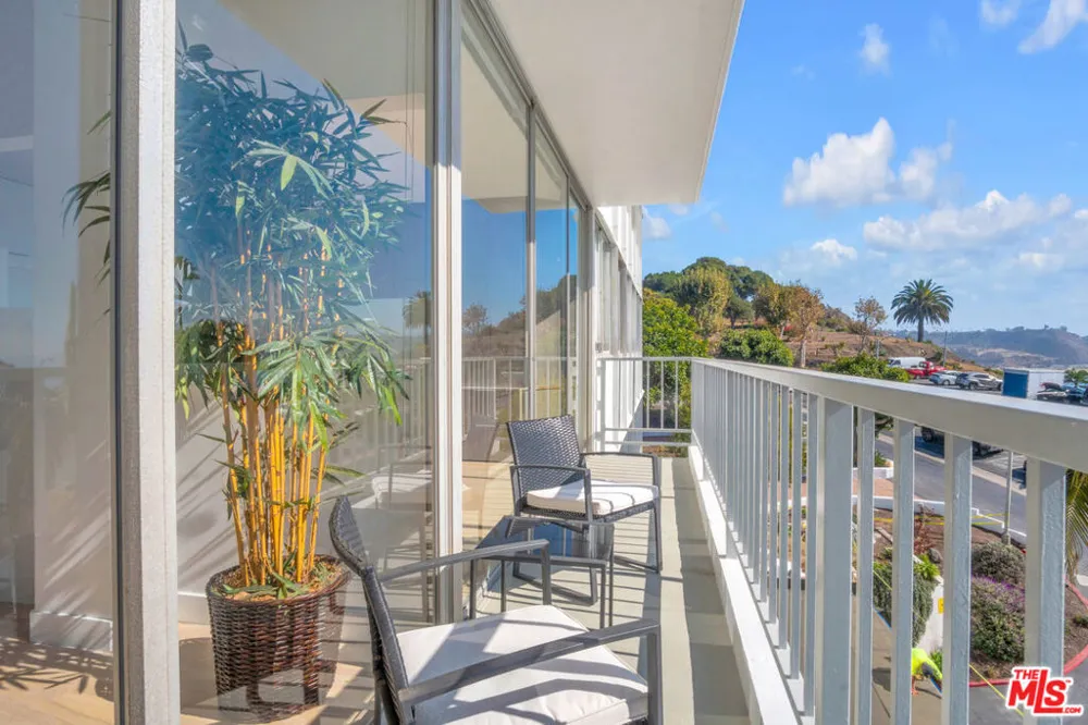 17350 W Sunset Boulevard #303 Los Angeles, CA 90272