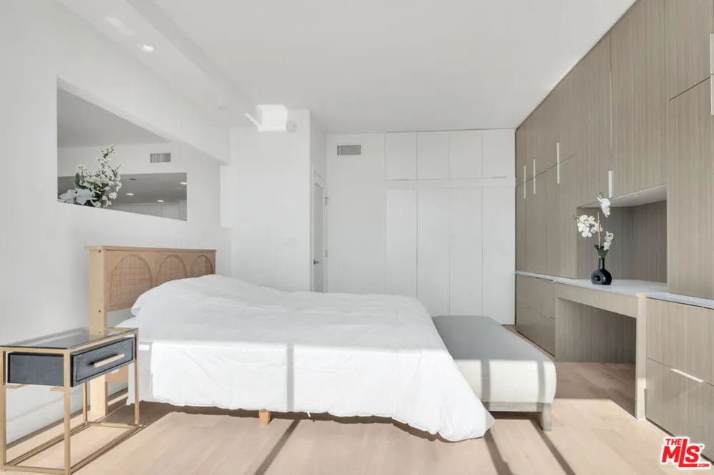 17350 W Sunset Boulevard #303 Los Angeles, CA 90272