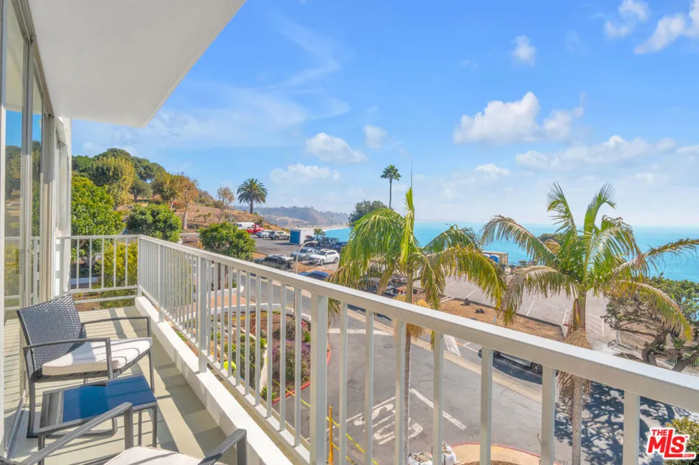 17350 W Sunset Boulevard #303 Los Angeles, CA 90272