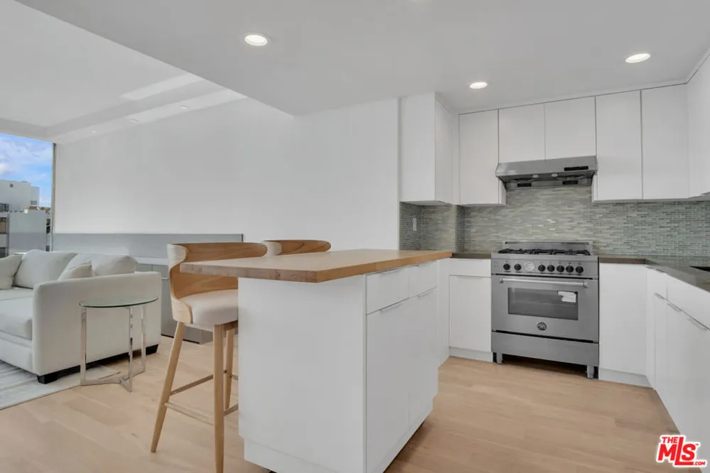 17350 W Sunset Boulevard #303 Los Angeles, CA 90272