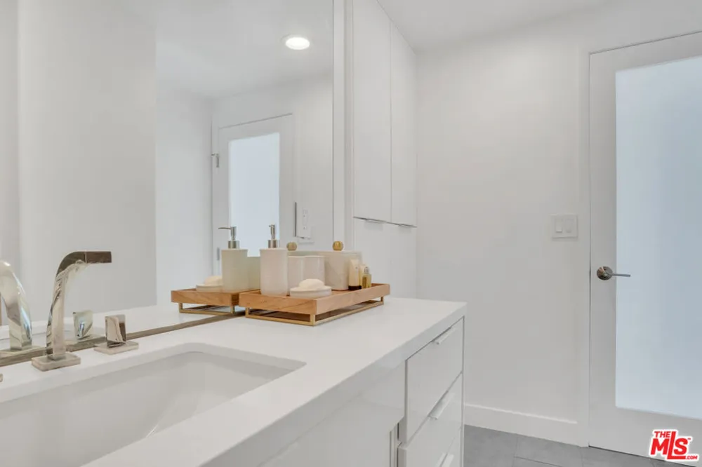 17350 W Sunset Boulevard #303 Los Angeles, CA 90272