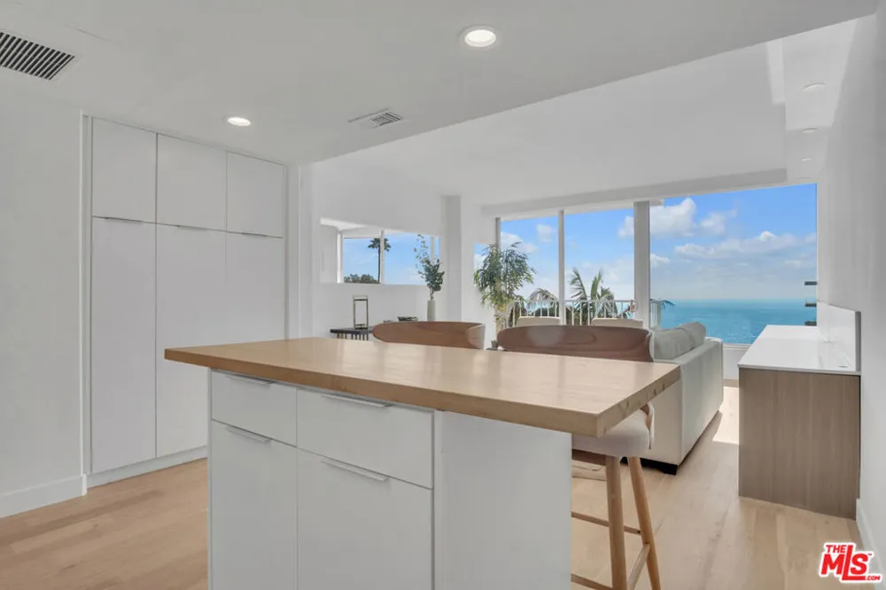 17350 W Sunset Boulevard #303 Los Angeles, CA 90272