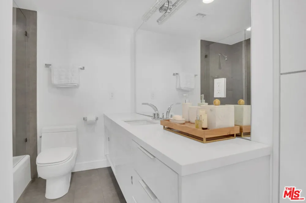 17350 W Sunset Boulevard #303 Los Angeles, CA 90272
