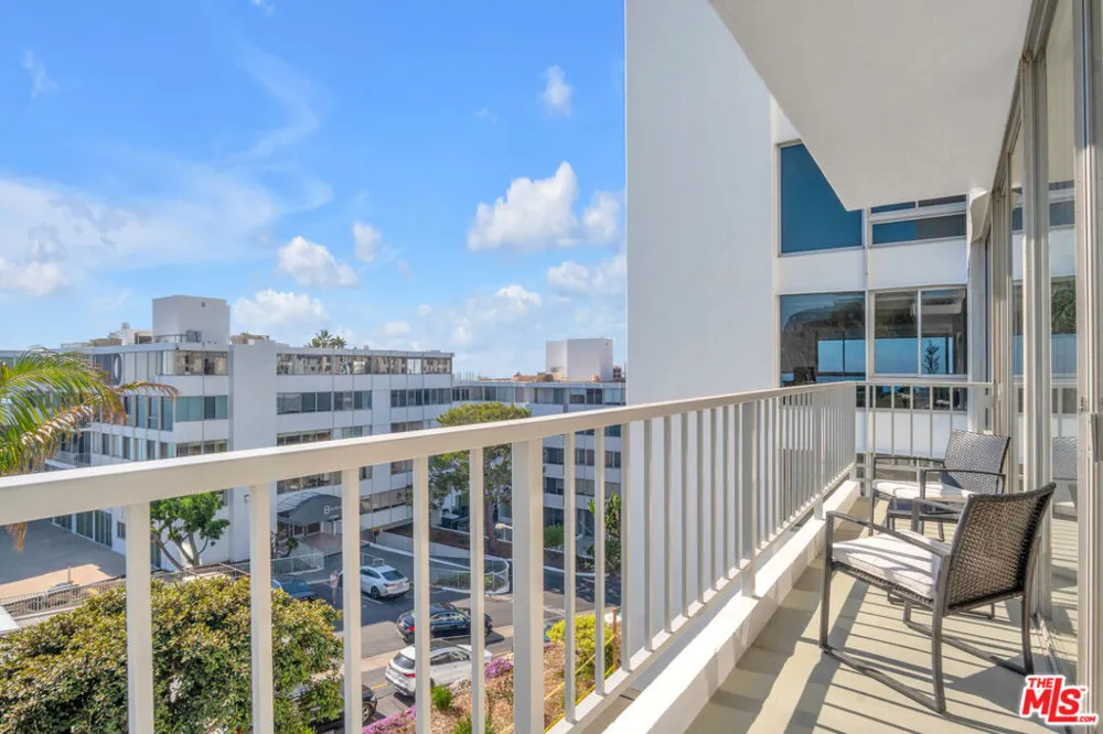 17350 W Sunset Boulevard #303 Los Angeles, CA 90272