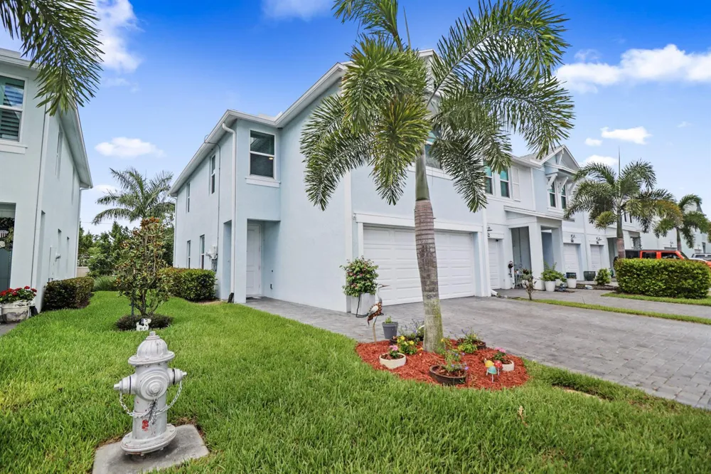 384 SE Sea Hunt Way Stuart, FL 34994