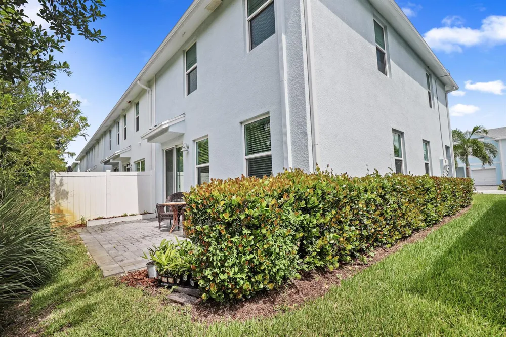 384 SE Sea Hunt Way Stuart, FL 34994