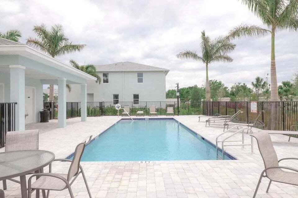 384 SE Sea Hunt Way Stuart, FL 34994