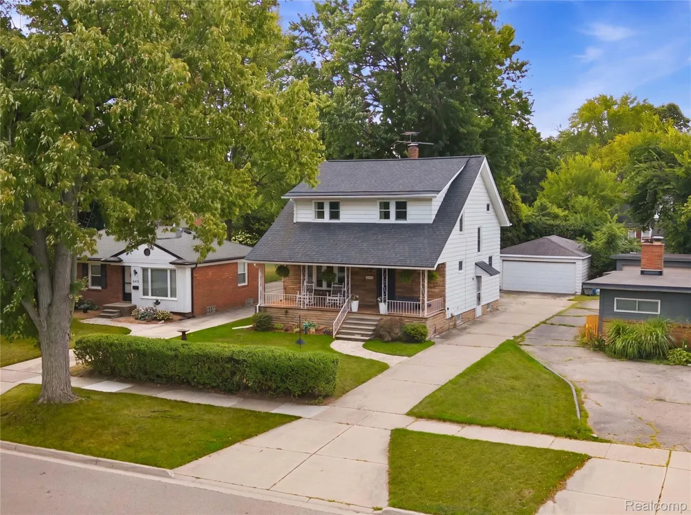 665 Harrington Street Mt Clemens City, MI 48043