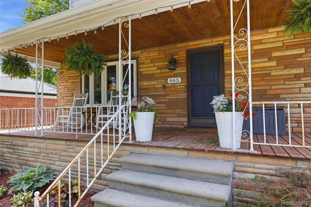 665 Harrington Street Mt Clemens City, MI 48043
