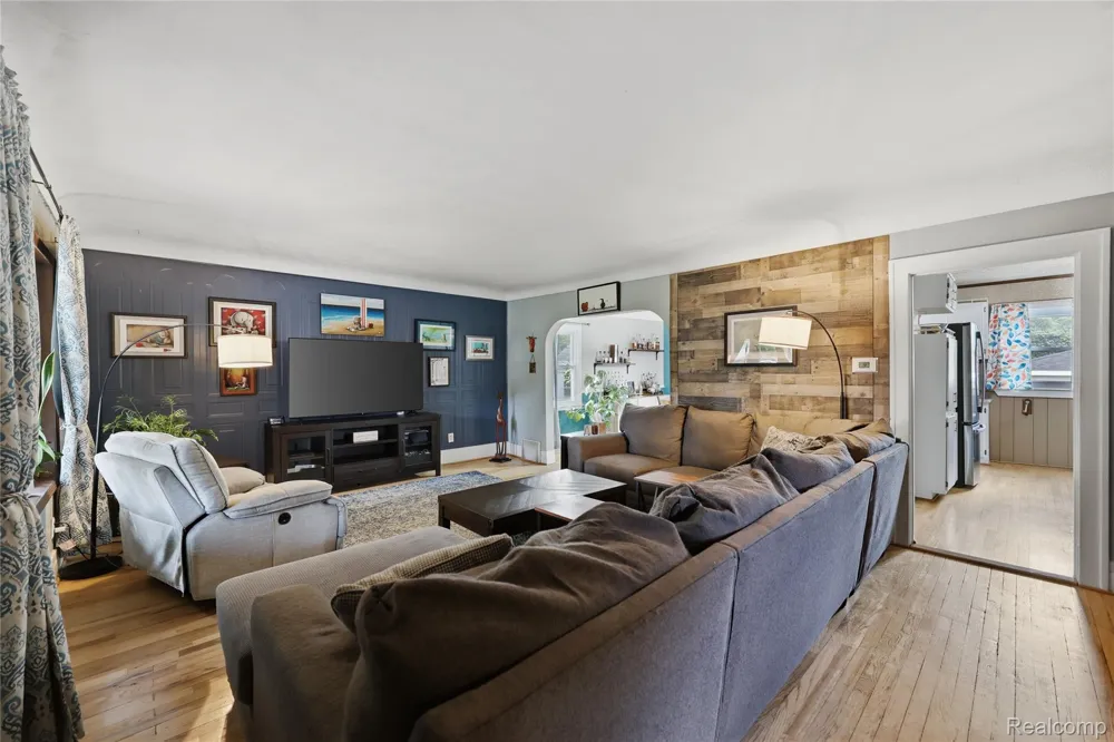 665 Harrington Street Mt Clemens City, MI 48043