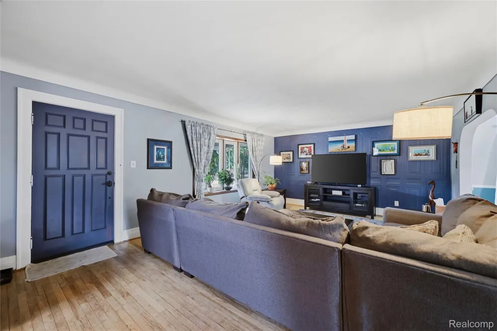 665 Harrington Street Mt Clemens City, MI 48043