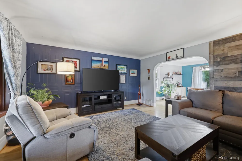 665 Harrington Street Mt Clemens City, MI 48043