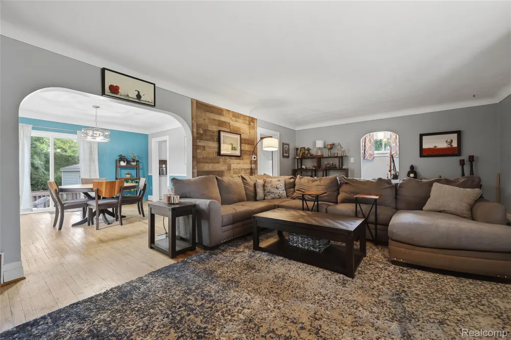 665 Harrington Street Mt Clemens City, MI 48043