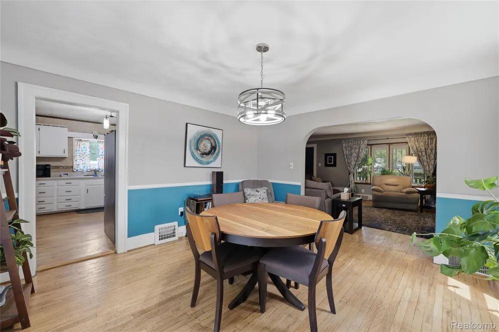 665 Harrington Street Mt Clemens City, MI 48043