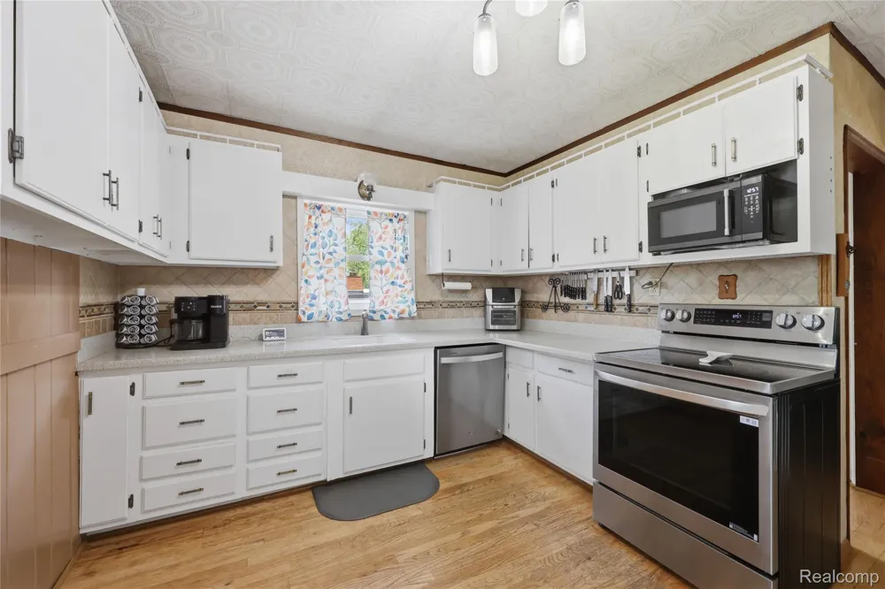 665 Harrington Street Mt Clemens City, MI 48043