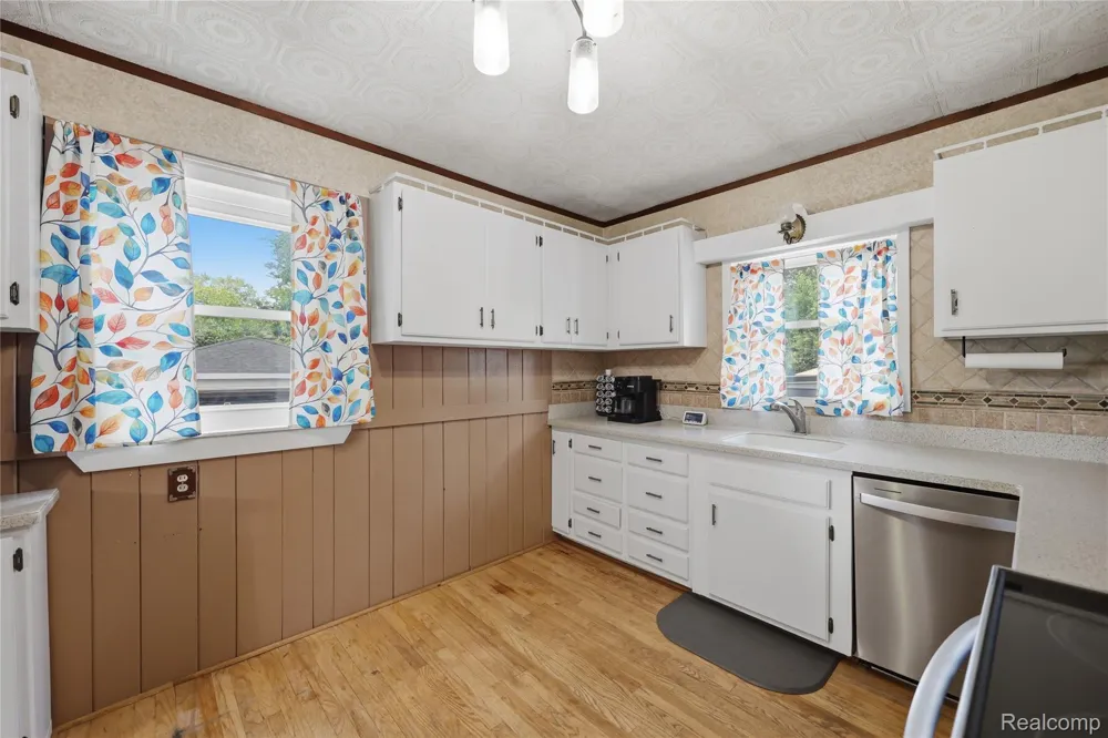 665 Harrington Street Mt Clemens City, MI 48043