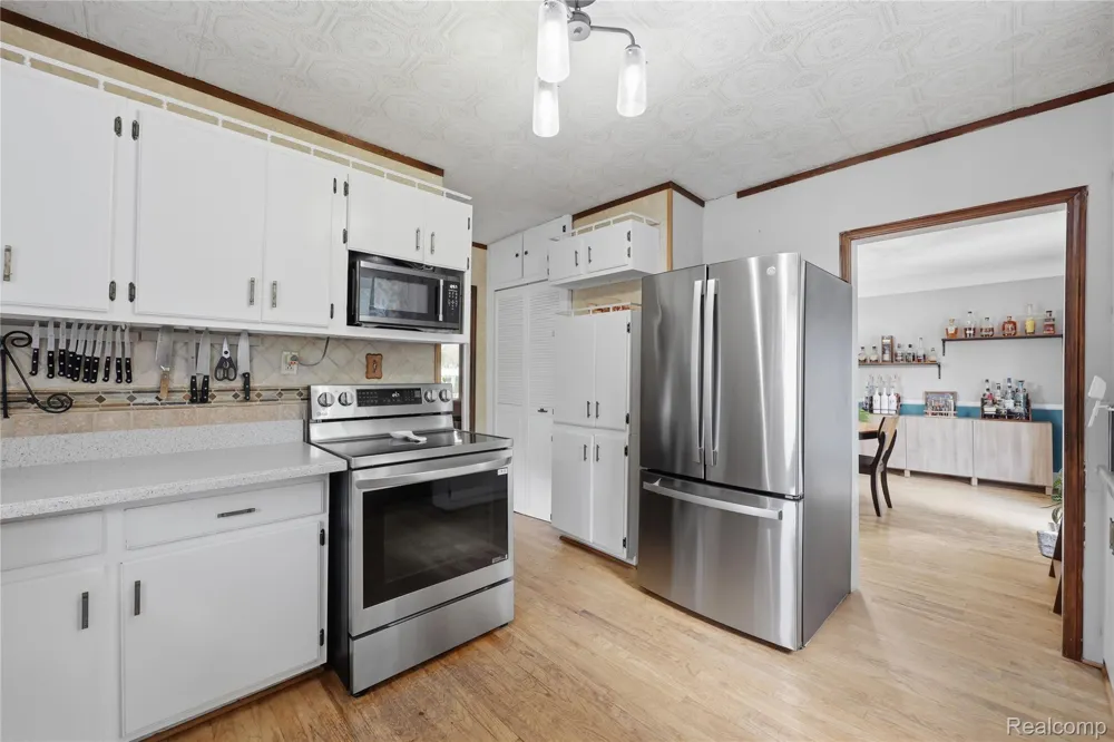 665 Harrington Street Mt Clemens City, MI 48043