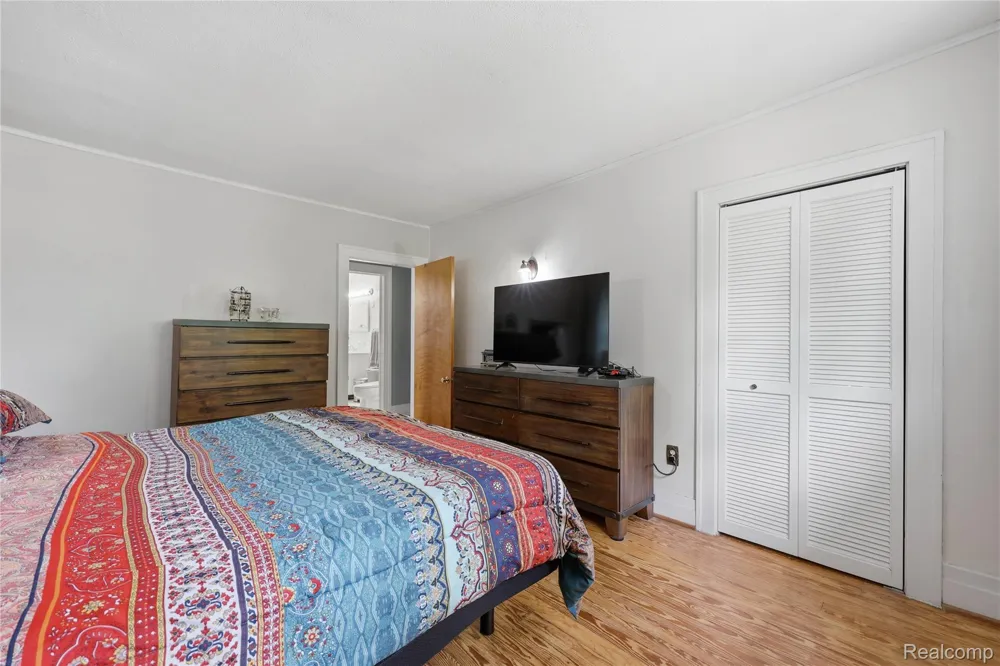 665 Harrington Street Mt Clemens City, MI 48043