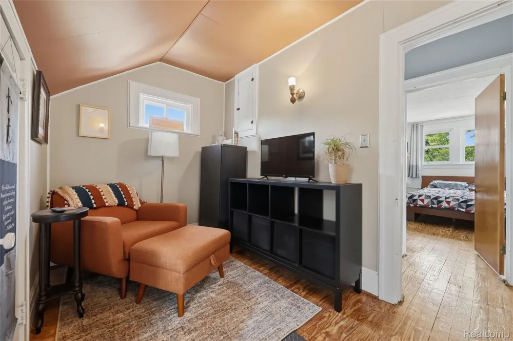 665 Harrington Street Mt Clemens City, MI 48043