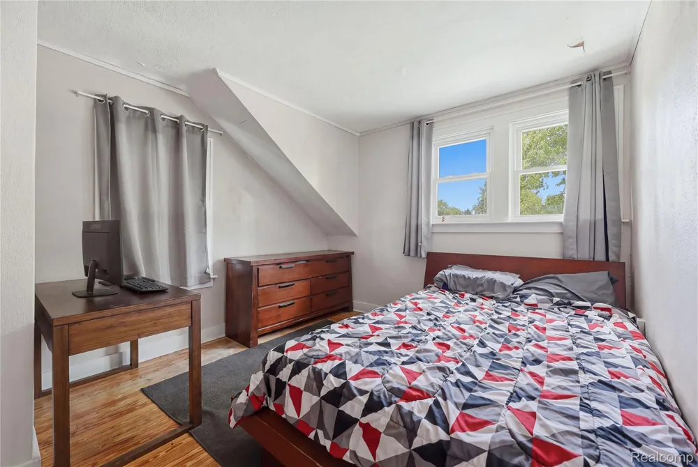 665 Harrington Street Mt Clemens City, MI 48043