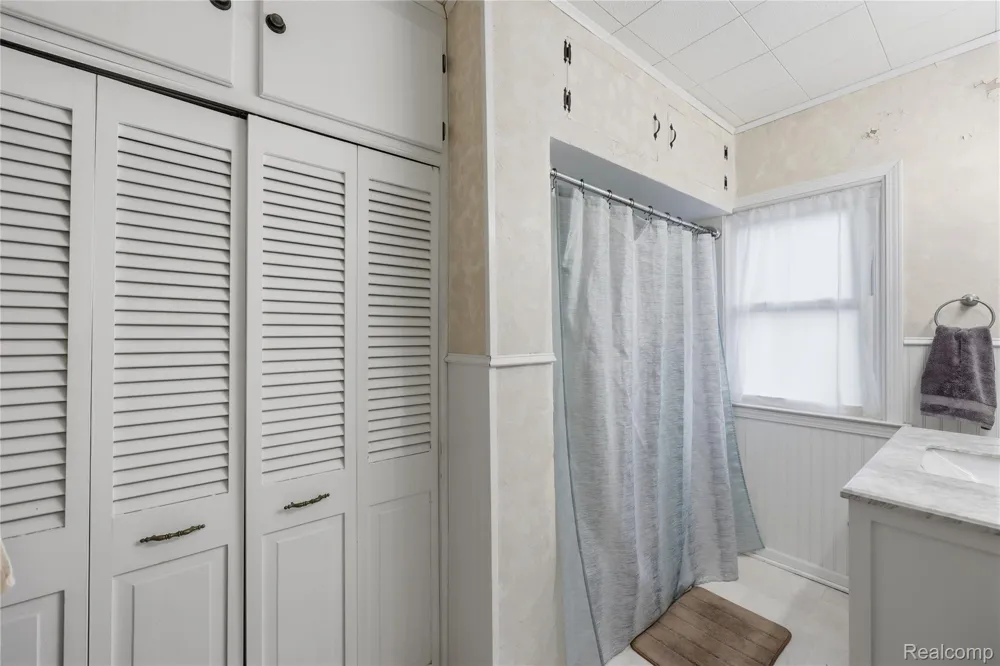 665 Harrington Street Mt Clemens City, MI 48043