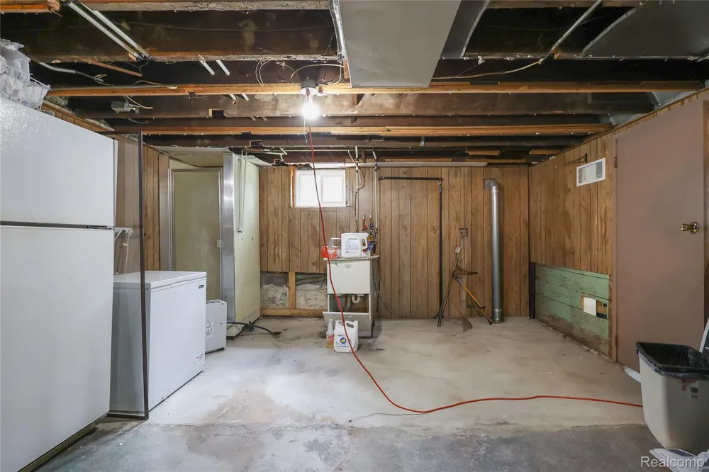 665 Harrington Street Mt Clemens City, MI 48043