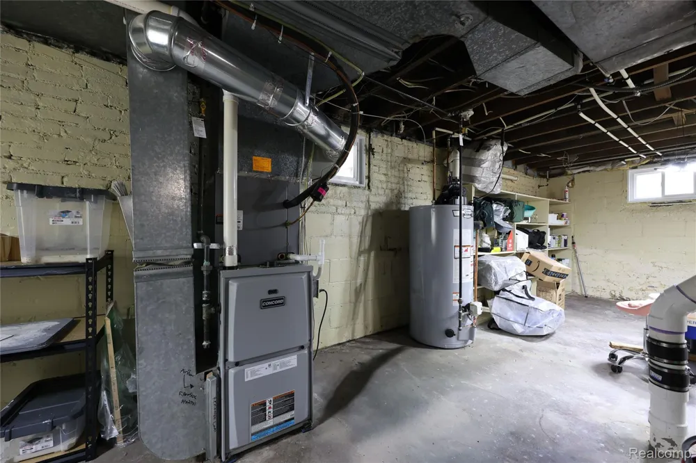 665 Harrington Street Mt Clemens City, MI 48043