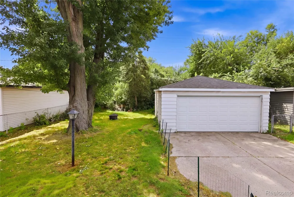 665 Harrington Street Mt Clemens City, MI 48043