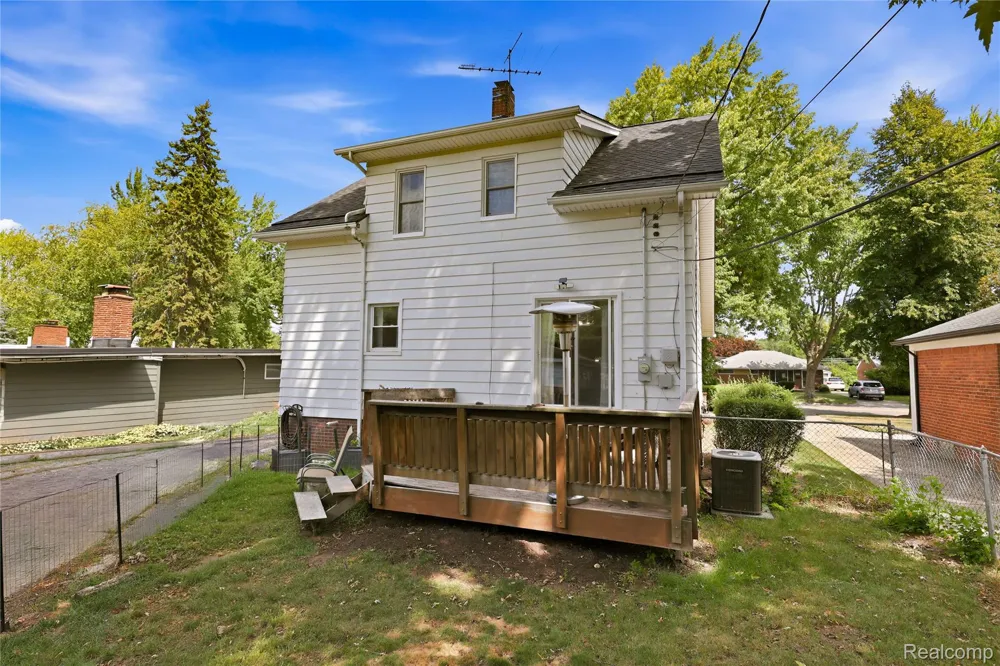 665 Harrington Street Mt Clemens City, MI 48043