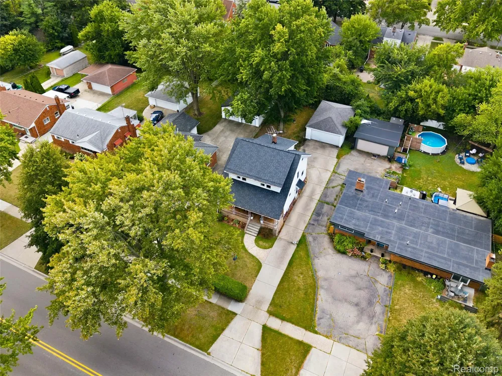 665 Harrington Street Mt Clemens City, MI 48043
