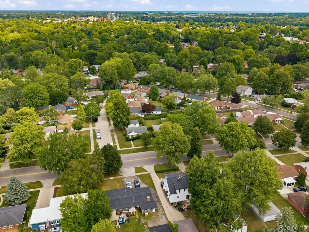 665 Harrington Street Mt Clemens City, MI 48043