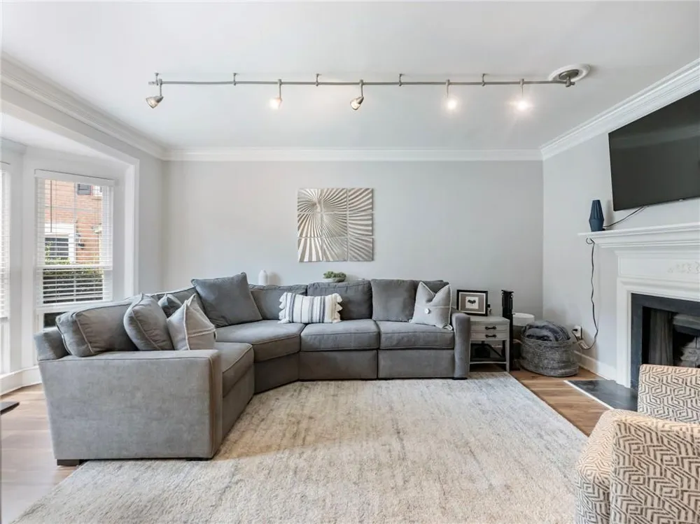 81 Mount Vernon Circle Sandy Springs, GA 30338
